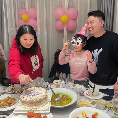 热烈祝贺邱磊先生和女儿邱诗涵小公主生日快乐！