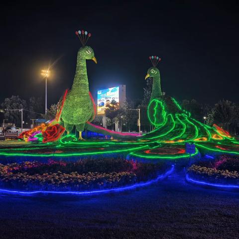 2220、20260904新疆伊犁州伊宁火车站、丝路之光小镇（3A）夜景