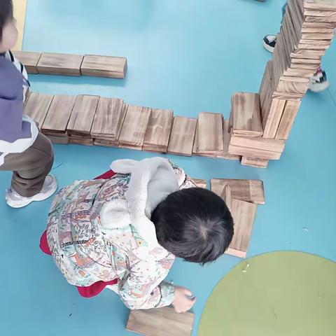 人和街道中心幼儿园第一分园托一班建构区观察记录