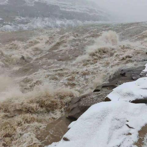 瀑布也有非“瀑”时 ——山西吉县壶口段因封河，瀑布无落差