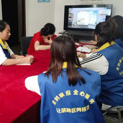 《网格员充实的一天：守护社区，传递温暖》