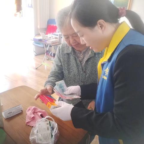 让胡路区乘风街道乘新二社区网格员梁玉娟【网格员和独居老人的"药"紧事】