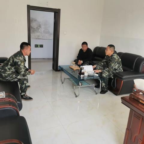 韩家园林业局党委委员、工会主席、处级包片领导庞秀志深入兴隆林场督导检查秋烧准备工作