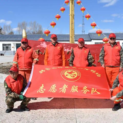 兴隆林场组织开展“平积雪、捡烟头，助力春防”主题党日活动