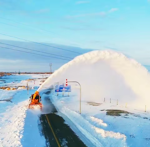 自治区公路事业发展中心积极应对冰雪天气 多措并举除雪作业，确保道路安全畅通