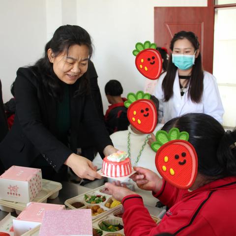 重阳秋色暖 敬老情更浓——西安市第二社会福利院开展重阳节敬老暖心行动