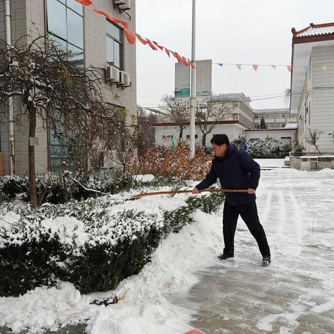 清扫积雪，情暖冬日——西安市第二社会福利院清扫积雪行动