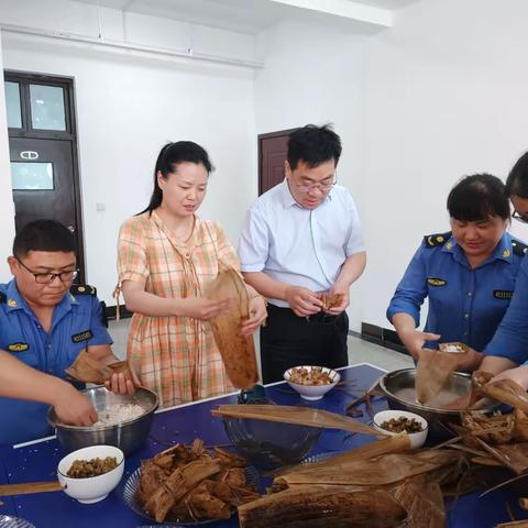 “粽”情好时光：舞阳城管开展端午节包粽子活动