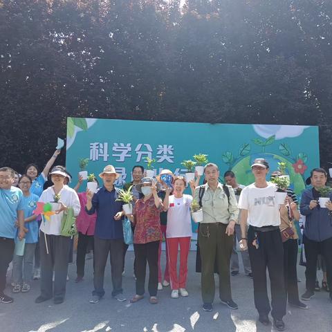 东大街社区 举办“科学分类  绿色出行”活动   开启夏日环保计划