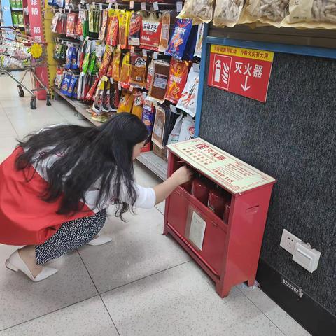 谭家所联合街道开展超市（便利店）专项整治工作