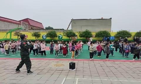 臧村镇东臧小学附属幼儿园“趣味森林总动员，健康快乐向前冲”体智能亲子活动