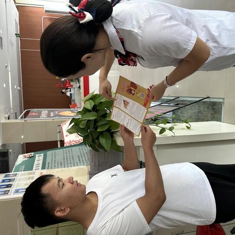 虞城通商村镇银行积极开展反假货币宣传活动