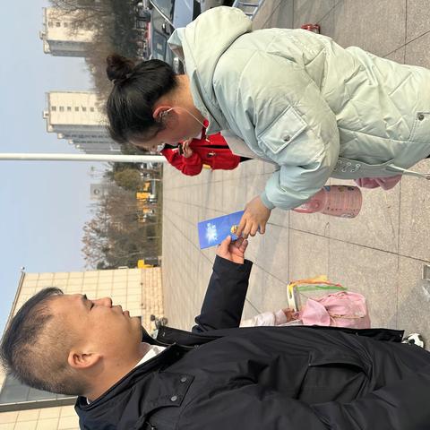 虞城通商村镇银行积极开展“一村（格）一警+”反假币宣传培训活动