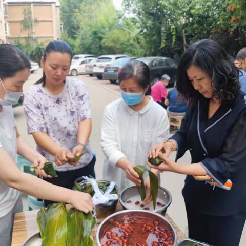 跃进街道翟东社区开展“红色党建进社区、品味端午，传承文明”活动宣传拆迁政策