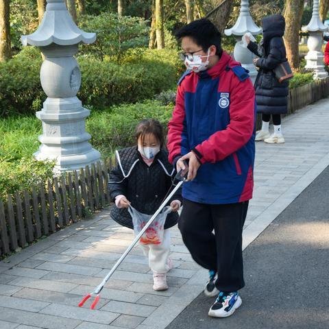 宣传垃圾分类，践行垃圾清零，学习变废为宝。