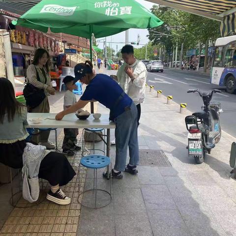 洁净市南 火车站中队在行动