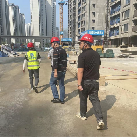 高新区综合执法局整治渣土车扬尘污染乱象