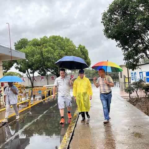 区住建局｜闻“台”而动战风雨，除“险”保安显担当