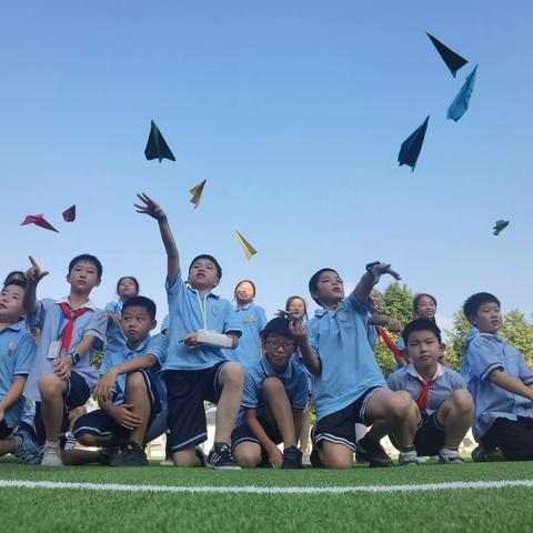 我们相遇在夏天，一起努力向未来