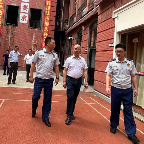 百联股份高温慰问消防指战员
