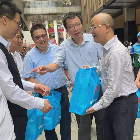 百联股份领导高温慰问一百物业一线员工