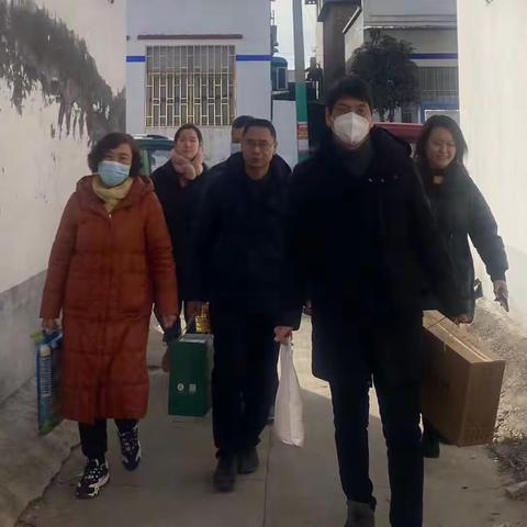 情满新春送温暖，爱意浓浓传真情