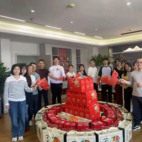 月满华诞，聚力前行