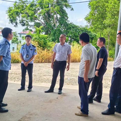 东方市综合行政执法局联合多部门开展黑加油点“大扫除”专项行动