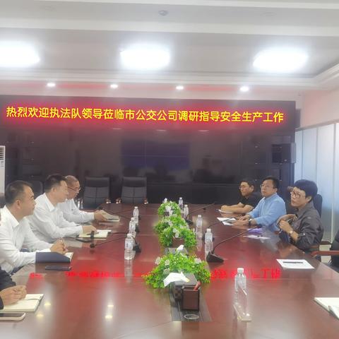 长假不松懈 公交保安全