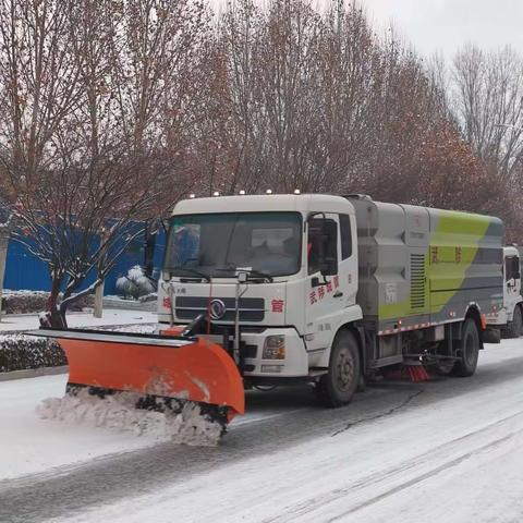 武陟城管： 浴“雪”奋战保畅通