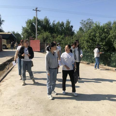 143团妇联组织连队妇联主席开展美丽庭院建设观摩会