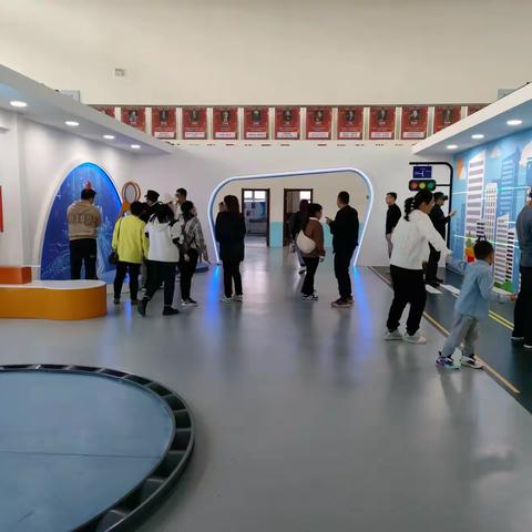 河东街道办事处组织开展 “参观科技馆体验科技魅力”活动