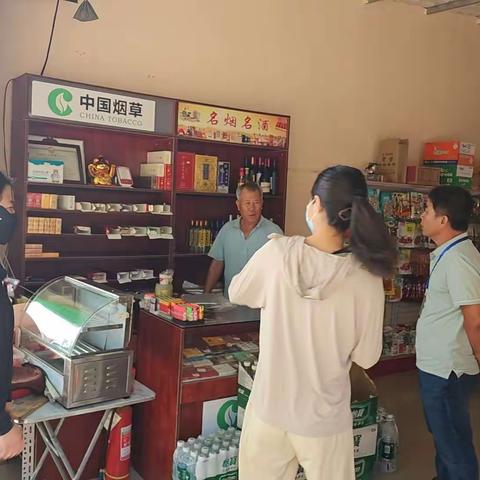 东溪村开展“创食安城”食品安全“两个责任”督导工作