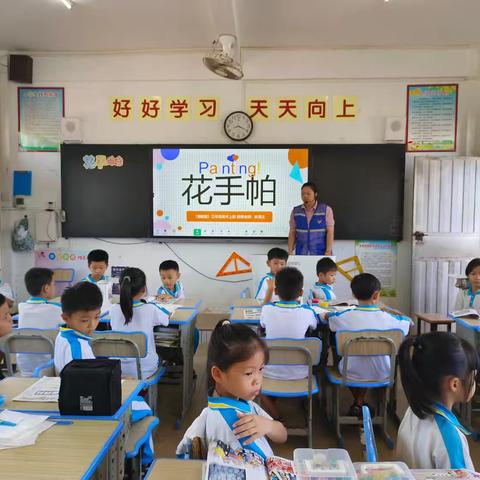 素胚勾勒青花——嘉积镇中心学校美术组送教下乡到泮水小学活动