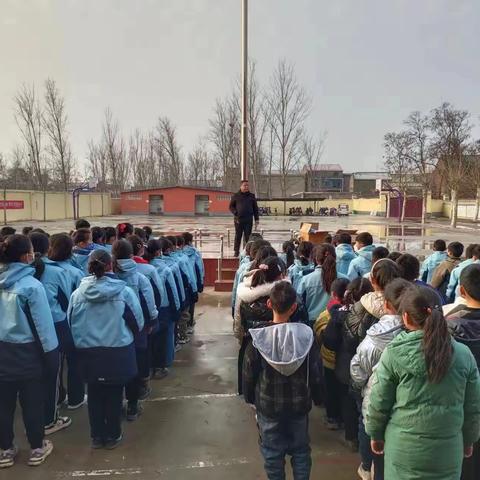 踔厉奋发再扬帆 笃行致远勇向前——王庄镇龙村中心小学新学期开学典礼暨表彰大会纪实