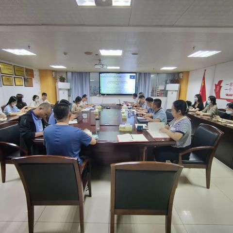 海垦猪业公司传达学习贯彻落实海垦控股集团“以案三促”推进会会议精神。