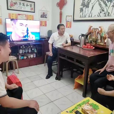 区委常委、组织部部长李盛利到纬北路街道走访慰问困难党员