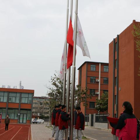 细节决定成败，好习惯成就美好人生 ——师大附实校高中部第九周升旗仪式