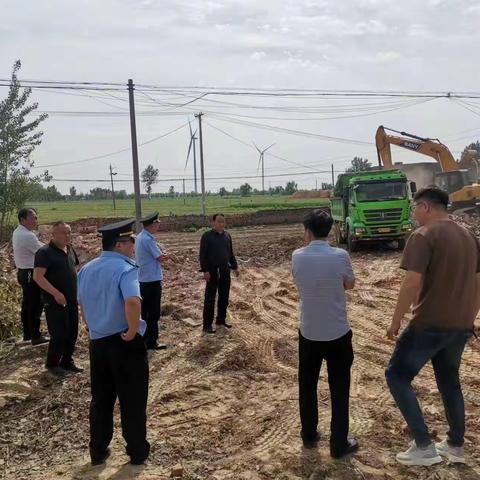 封丘县公路事业发展中心 私开道口隐患重重 公路安全人人有责