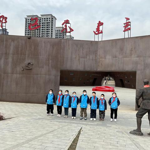 红色传承 做光荣的少先队员——许昌市八一路小学三（5）班雏鹰小队党建公园活动