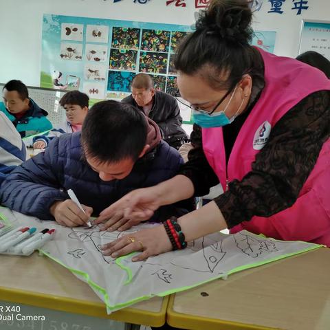 榆山街道文汇社区：春风拂暖日，纸鸢寄追思