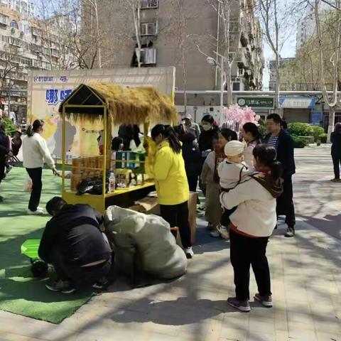 纬北路街道聚贤社区开展“格聚汇贤”公益市集周末场活动