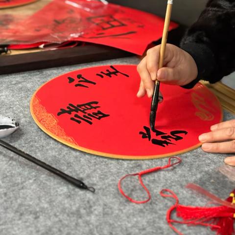 文化进万家 | 濮东街道开展创意“福”字贺新春活动