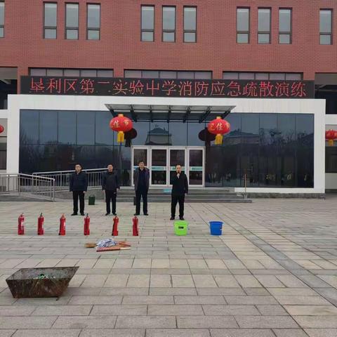 火灾无情，防患未“燃”--垦利区第二实验中学开展消防安全应急疏散演练