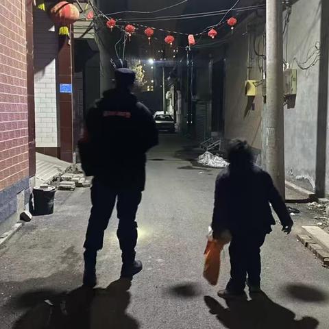 【控盗抢、护平安】巡逻路遇走失老人，“警”急救助暖人心