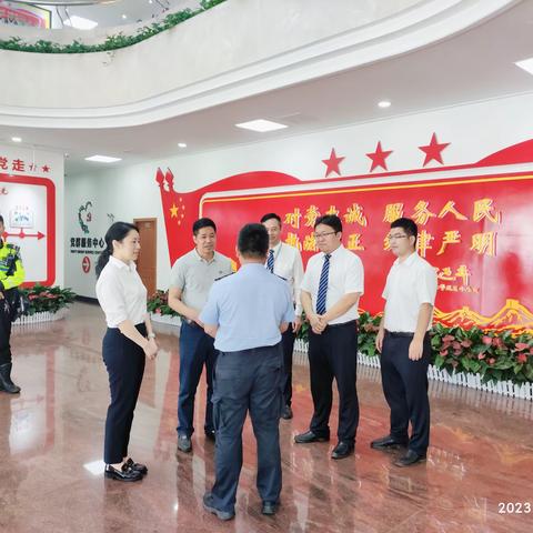 【深港通畅，人民保障】深圳湾口岸管理处向南山区交警大队蛇口中队赠送锦旗