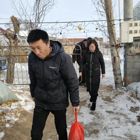 新宾县总工会领导走访慰问困难群众