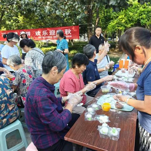 最美航天——航天六院社区“月圆庆中秋 情暖居民心”做月饼制团扇活动