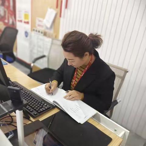 平凡岗位上的坚守与成长        ---记中国联通市级好员工拉巴卓玛