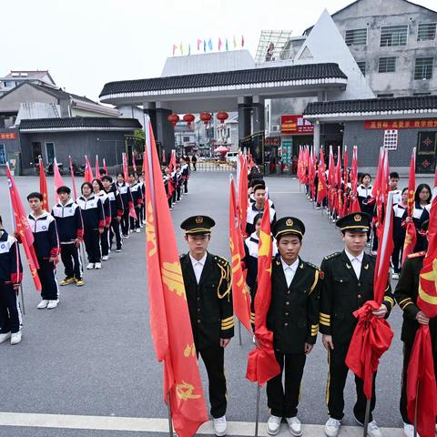 “薪火相传 缅怀先烈 传承使命”涟源三中举行清明联合祭扫活动